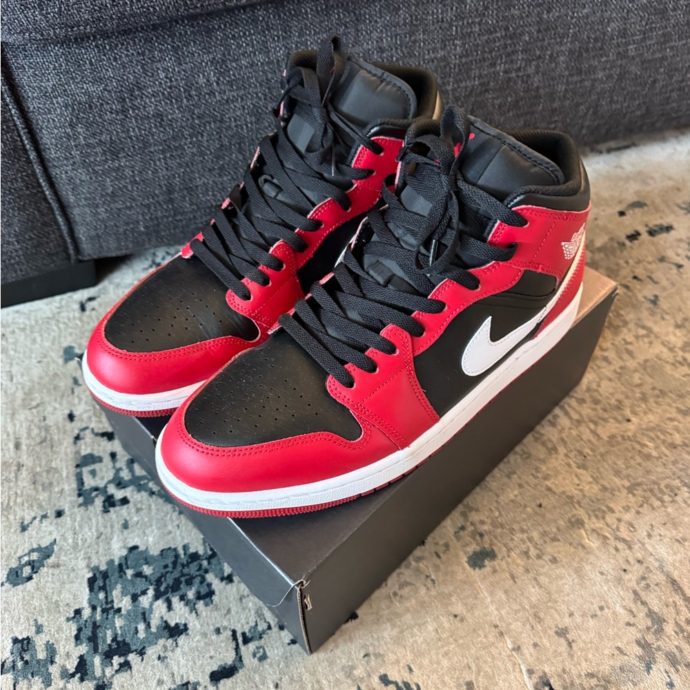 Jordan 1 Men's Black and Red Sneakers